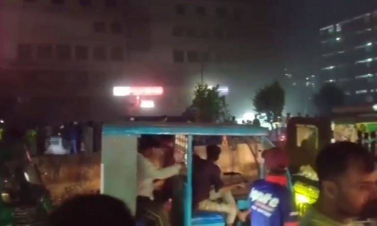 সাভারে মার্কেটে ভয়াবহ আগুন
