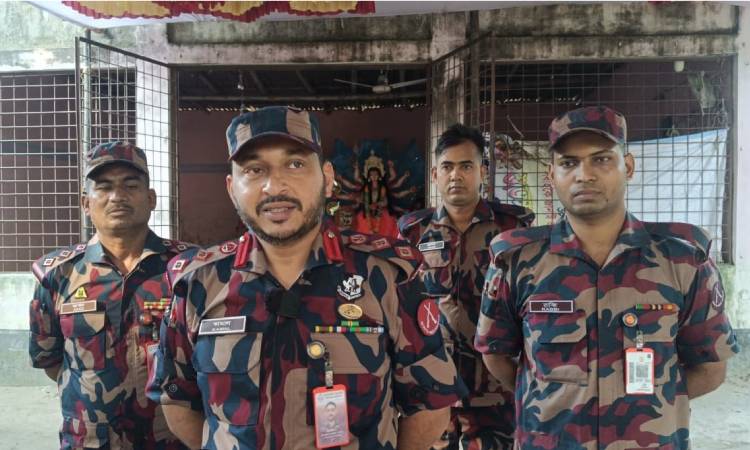 দৌলতপুর সীমান্তের বিভিন্ন পূজামন্ডপে বিজিবি মোতায়েন