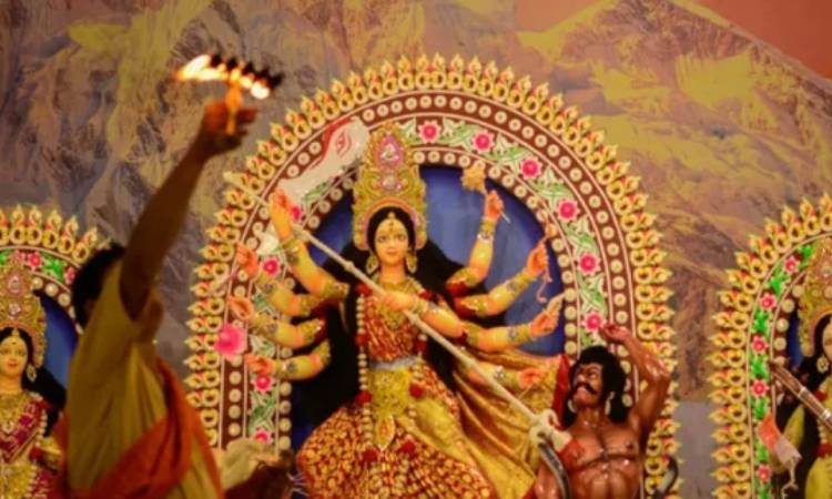 শারদীয় দুর্গোৎসব শুরু, আজ মহাষষ্ঠী