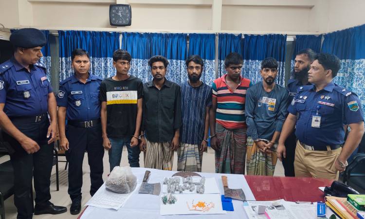 ফরিদপুরে ইয়াবা-গাঁজাসহ গ্রেফতার ৫, চাপাতি উদ্ধার