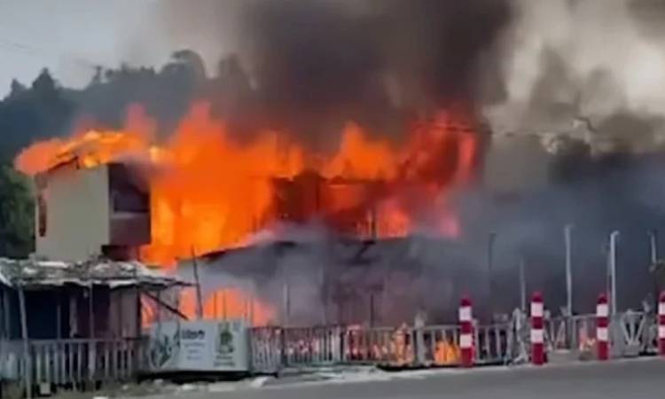 কক্সবাজারে রিসোর্টে আগুন, নিহত ৫
