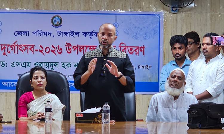 টাঙ্গাইলে ৫৩ পূজামণ্ডপে জেলা পরিষদের অর্থ উপহার