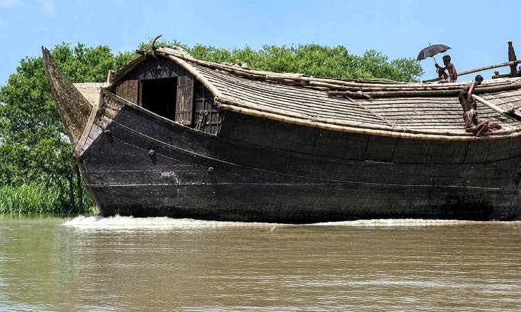 হারিয়ে যাওয়া বজরা নৌকা: নদী আর দুরন্ত শৈশব