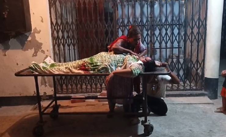 খুলনায় নারীকে গুলি ও কুপিয়ে হত্যা
