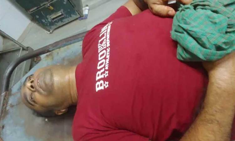 খুলনায় মুদি দোকানদারকে গুলি