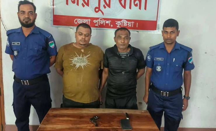 কুষ্টিয়ায় ছিনতাই চেষ্টার অভিযোগে দুই যুবককে গণধোলাই, পুলিশে সোপর্দ