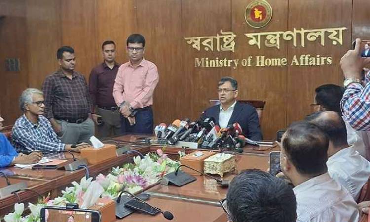 শেখ হাসিনাকে ফেরত চেয়েছি, অস্থিরতা সৃষ্টির সুযোগ দেব না: স্বরাষ্ট্রমন্ত্রী