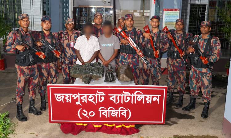 জয়পুরহাটে প্রত্নতাত্ত্বিক তিন মূর্তিসহ আটক ২