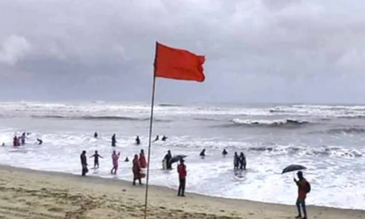 সুস্পষ্ট লঘুচাপটি নিম্নচাপে পরিণত, চার সমুদ্রবন্দরে সতর্কতা সংকেত